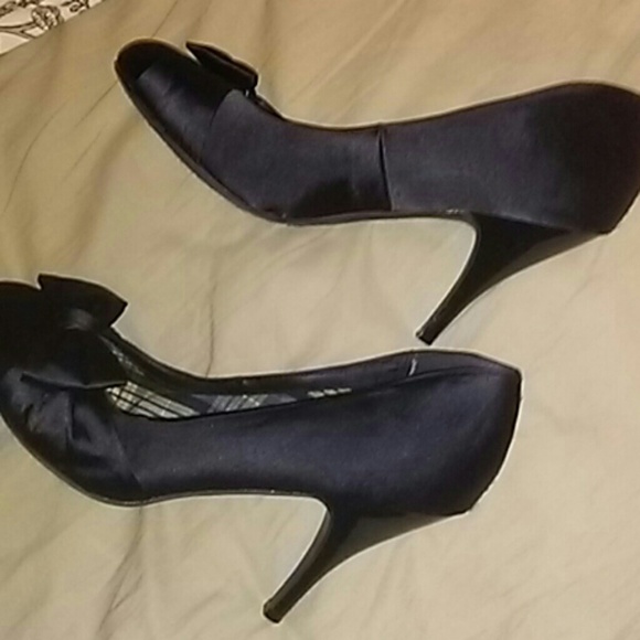 Shoes - Picture 3 of 3